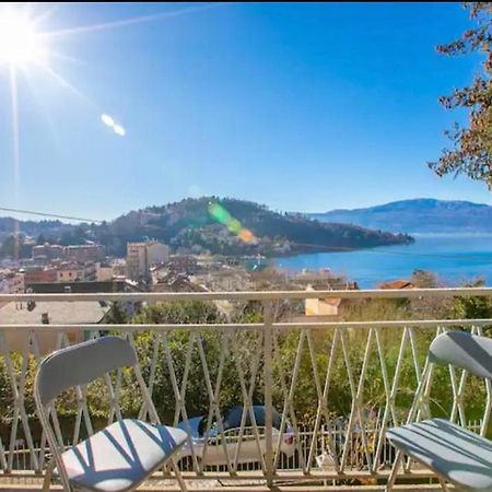 Apartment With View Lake Maggiore/Laveno Mombello Exterior photo