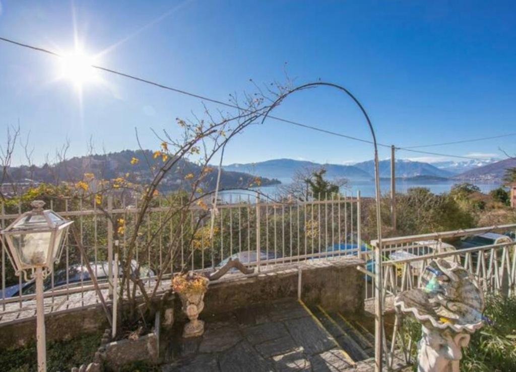 Apartment With View Lake Maggiore/Laveno Mombello Exterior photo